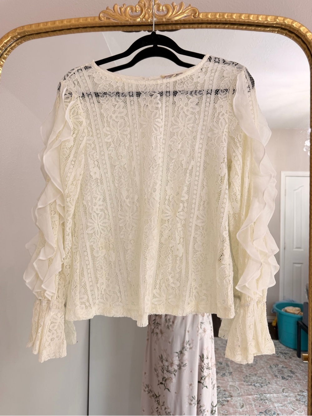 Jealous Tomato Cream Lace Ruffle Sleeve Blouse